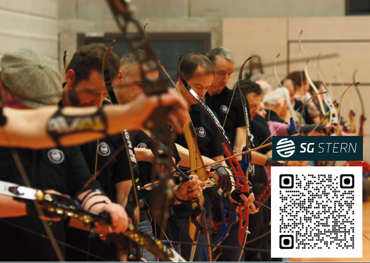 Bogenschützen beim Spannen und Schießen